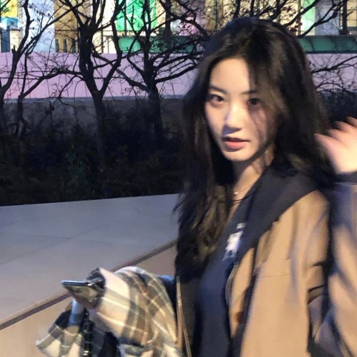 我和僵尸有个约会 高清封面